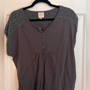 Adorable detailed gray top can he dressed up or down